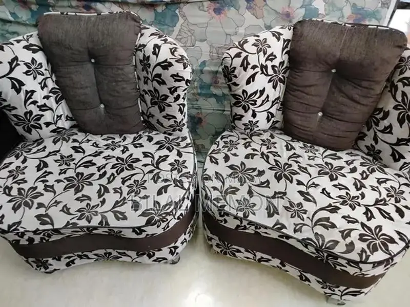 Mint Condition 5 Seater Sofa - Perfect for Living Room