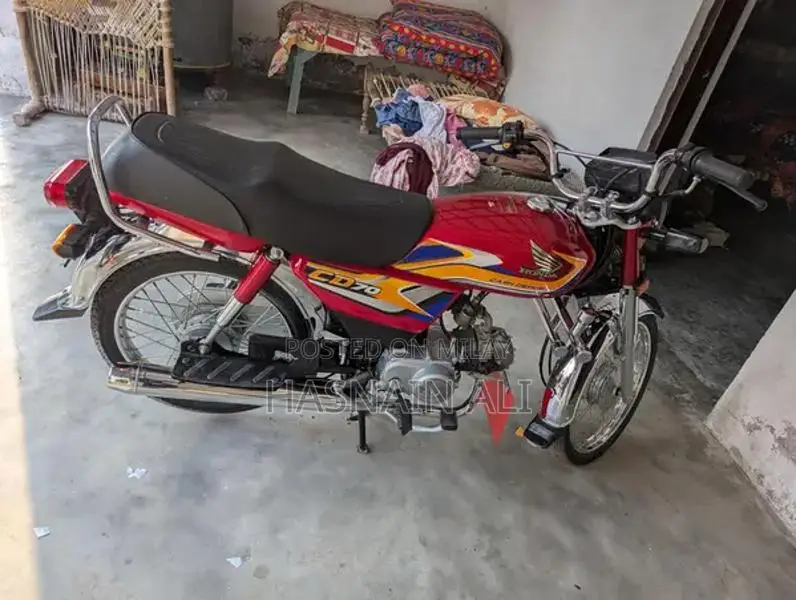 Honda CD 70 Motorcycle - Classic 25 Model Commuter Bike