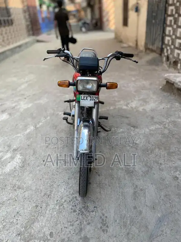 Honda CD 70 Motorcycle - Reliable Single Cylinder Bike