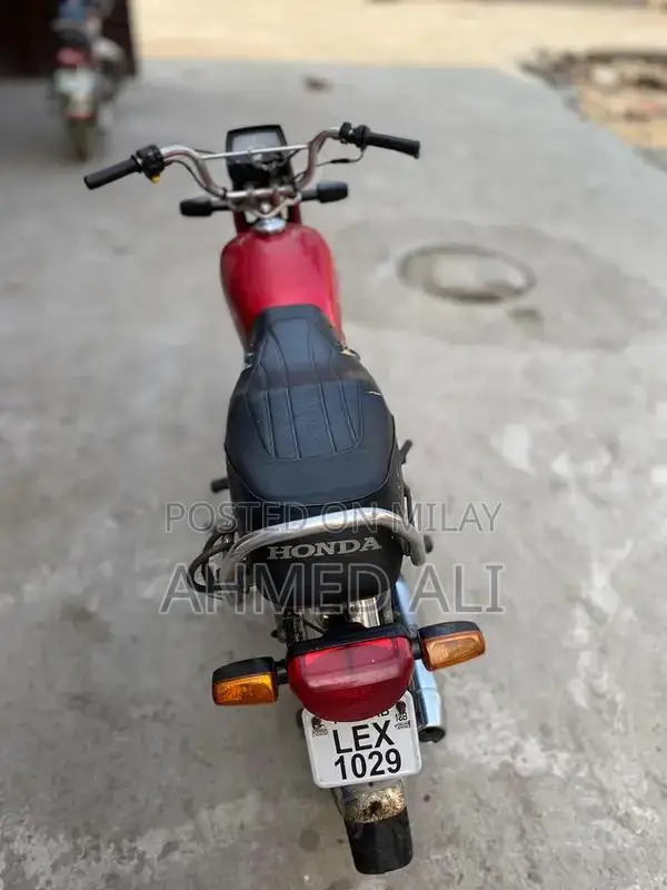 Honda CD 70 Motorcycle - Reliable Single Cylinder Bike