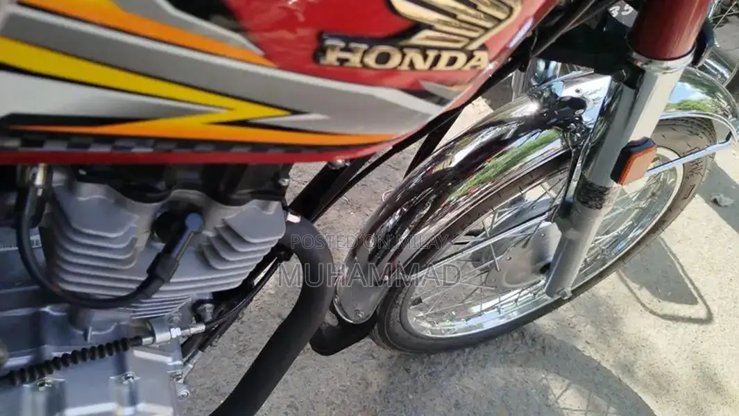 Honda 125cc Motorcycle 2025 Model - Near Mint Condition