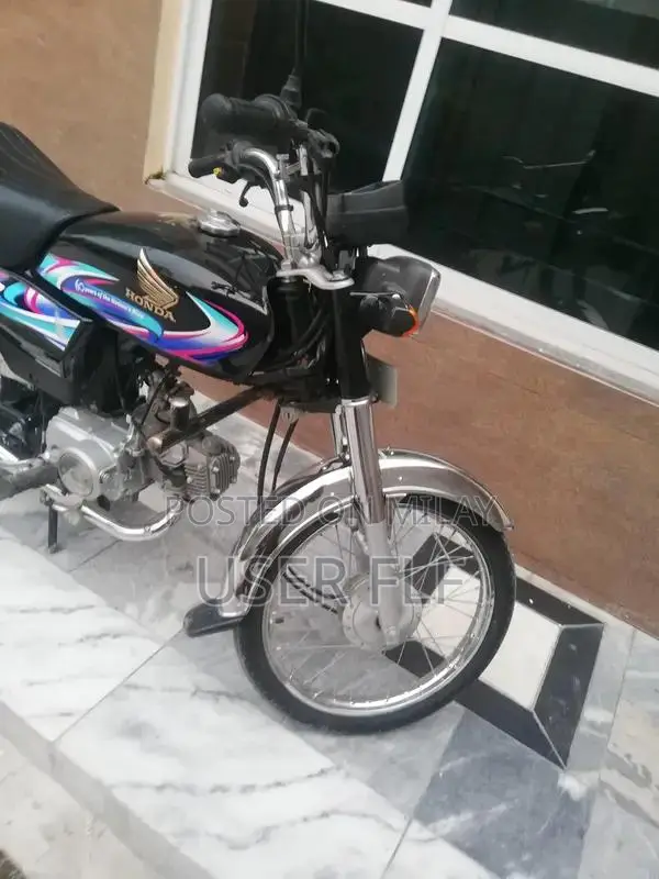 Honda CD70 Motorcycle - Black Commuter Bike