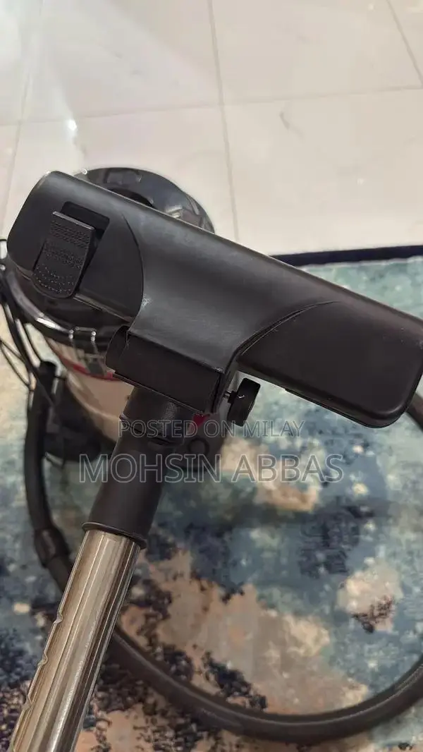 Hitachi Vacuum Cleaner - Excellent Condition, Minimal Use