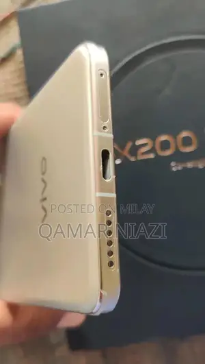 Vivo X200 Pro Smartphone with Large Storage and Titanium Design