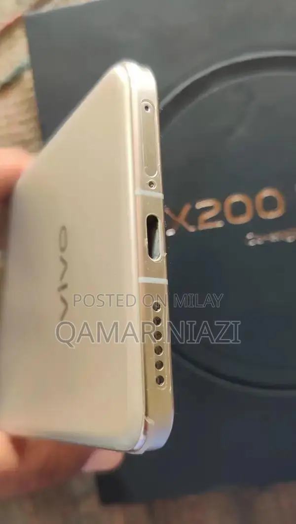 Vivo X200 Pro Smartphone with Large Storage and Titanium Design