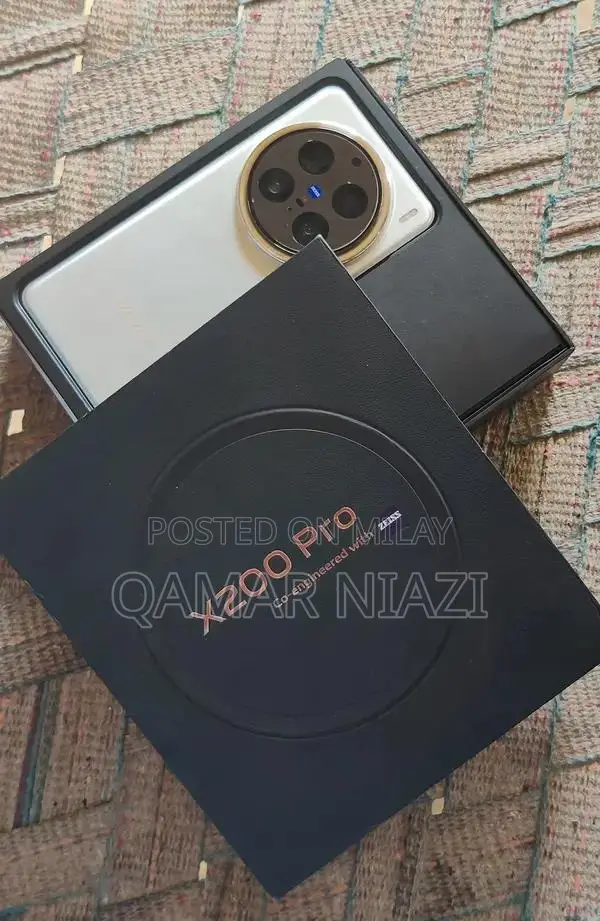 Vivo X200 Pro Smartphone with Large Storage and Titanium Design