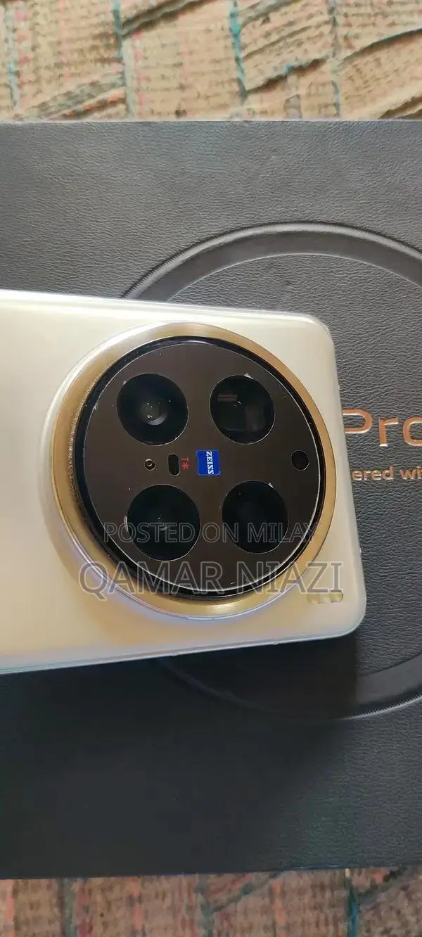 Vivo X200 Pro Smartphone with Large Storage and Titanium Design