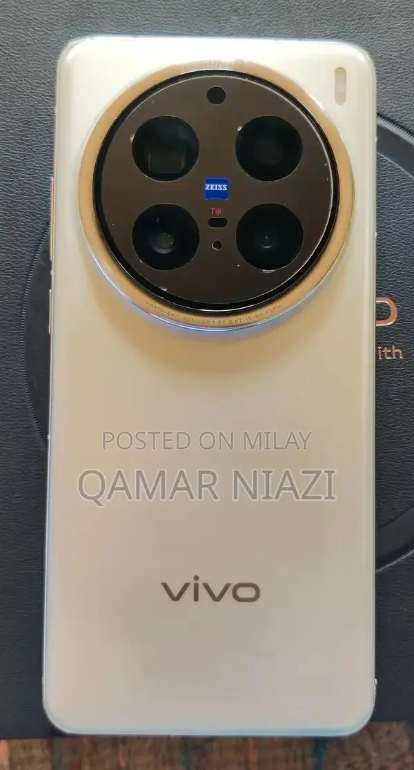 Vivo X200 Pro Smartphone with Large Storage and Titanium Design