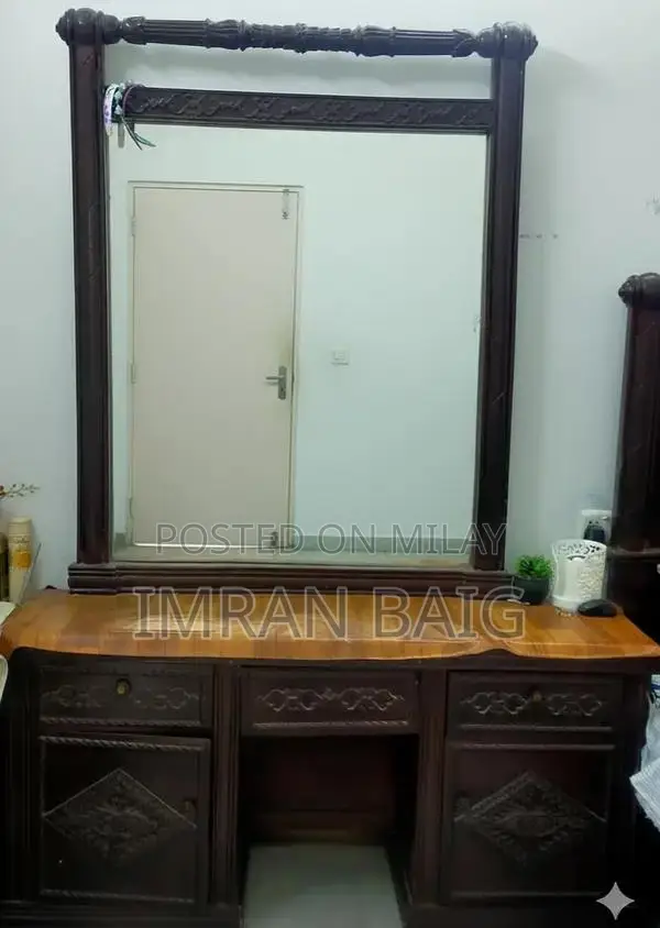 Chinurite Furniture Dressing Table with Mirror - 2-Piece Set