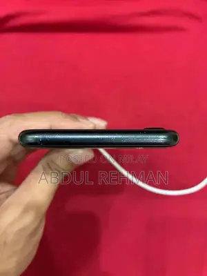 Apple iPhone SE 2 128GB Dual SIM Smartphone