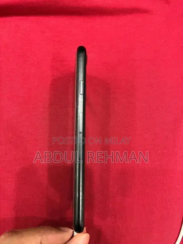 Apple iPhone SE 2 128GB Dual SIM Smartphone