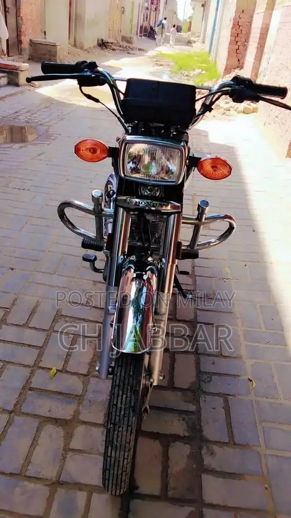 Honda CG 125 Motorcycle - Classic Single Cylinder Motorcycle