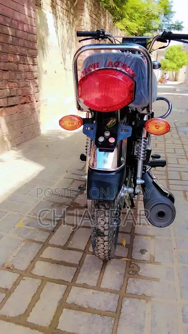 Honda CG 125 Motorcycle - Classic Single Cylinder Motorcycle