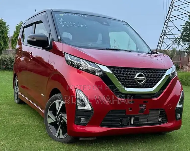 Nissan Dayz E-Hybrid Compact Crossover with ProPILOT Technology