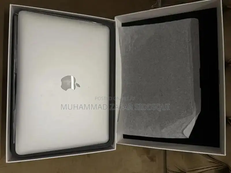 Apple MacBook 2013 Core i5 Laptop 4GB RAM 256GB SSD