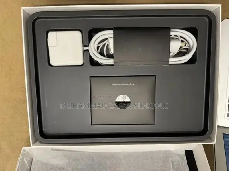 Apple MacBook 2013 Core i5 Laptop 4GB RAM 256GB SSD