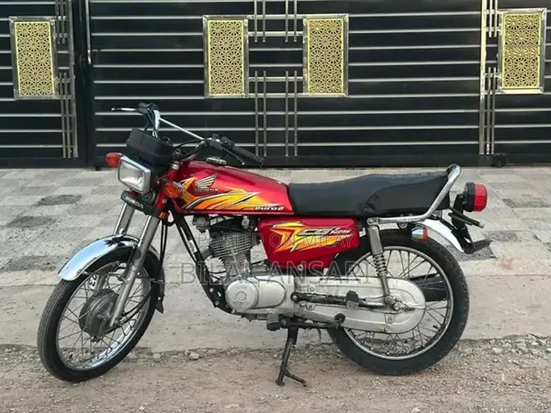 Honda 125 Motorcycle 2021 Red Low Mileage Single Owner