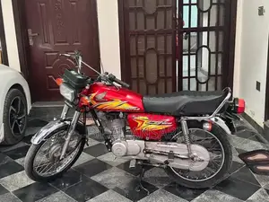 Honda 125 Motorcycle 2021 Red Low Mileage Single Owner
