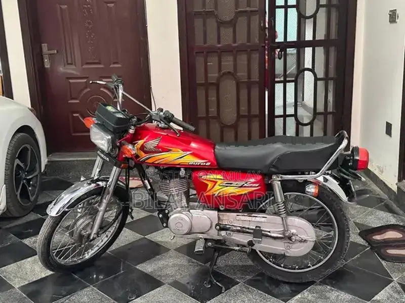 Honda 125 Motorcycle 2021 Red Low Mileage Single Owner