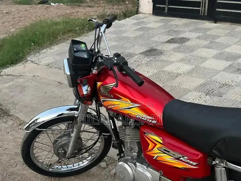 Honda 125 Motorcycle 2021 Red Low Mileage Single Owner