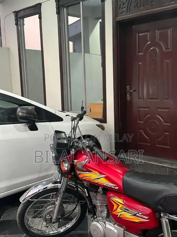 Honda 125 Motorcycle 2021 Red Low Mileage Single Owner