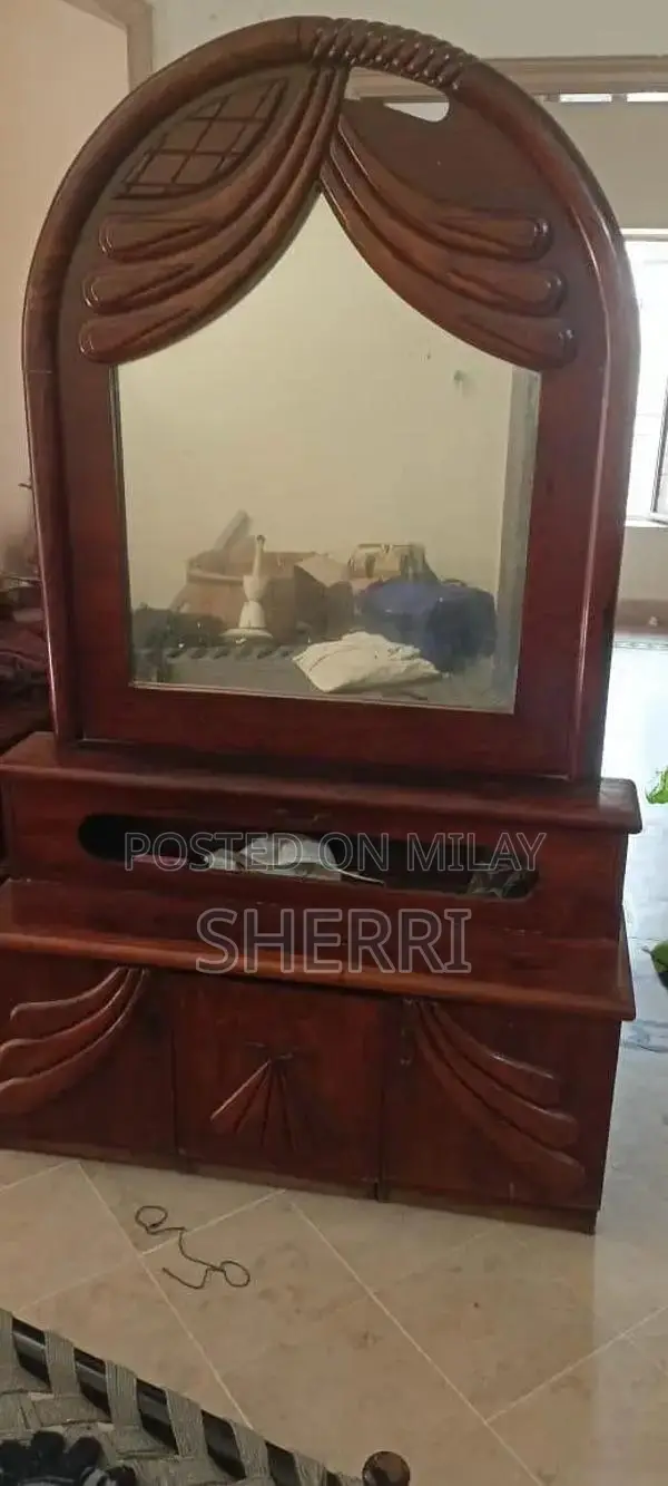 Solid Wood Chinioti Dresser with Storage Drawers and Seating