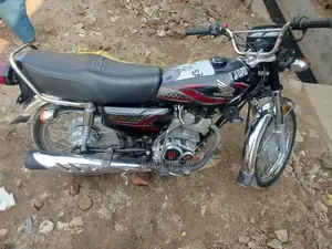 Honda 125cc Motorcycle - Quality Used Condition