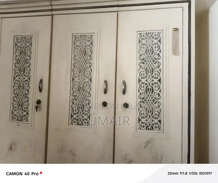 Complete Bed Set with Minor Repairs Needed