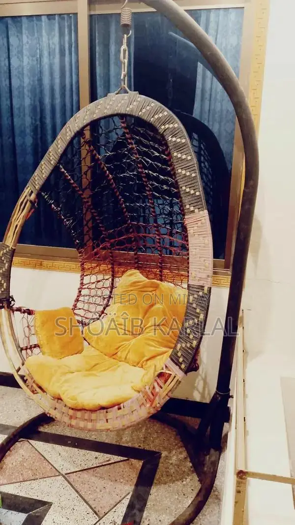 Outdoor Iron Garden Swing for Decoration and Relaxation