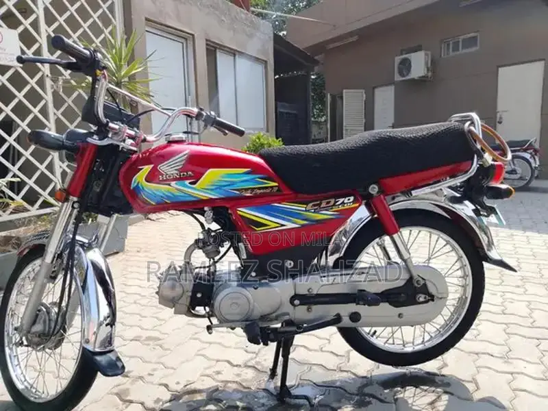 Honda CD70 Classic Motorcycle - Reliable Two-Wheeler