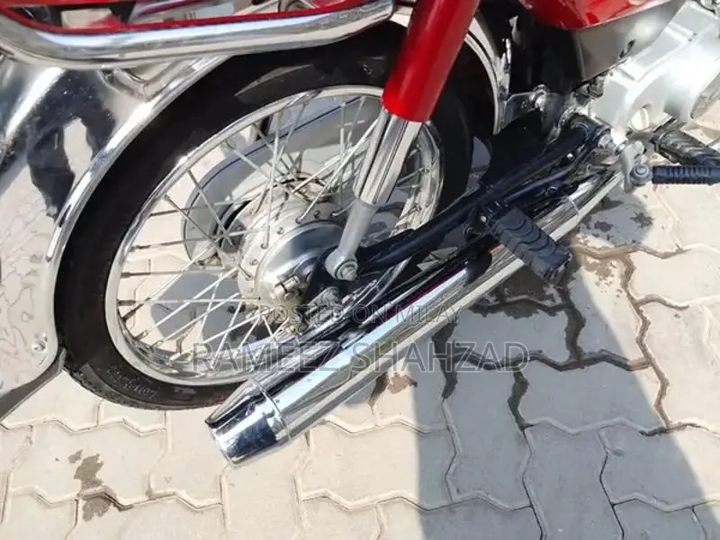 Honda CD70 Classic Motorcycle - Reliable Two-Wheeler