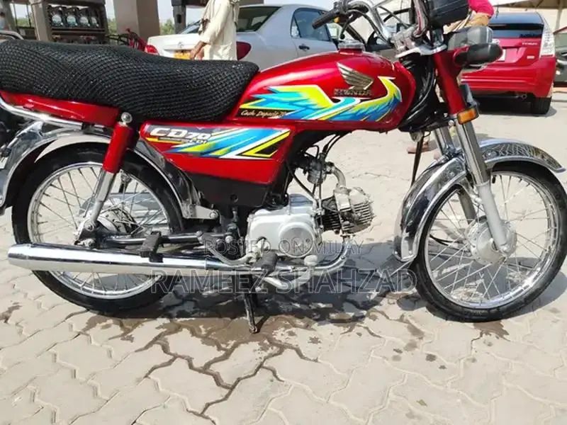 Honda CD70 Classic Motorcycle - Reliable Two-Wheeler
