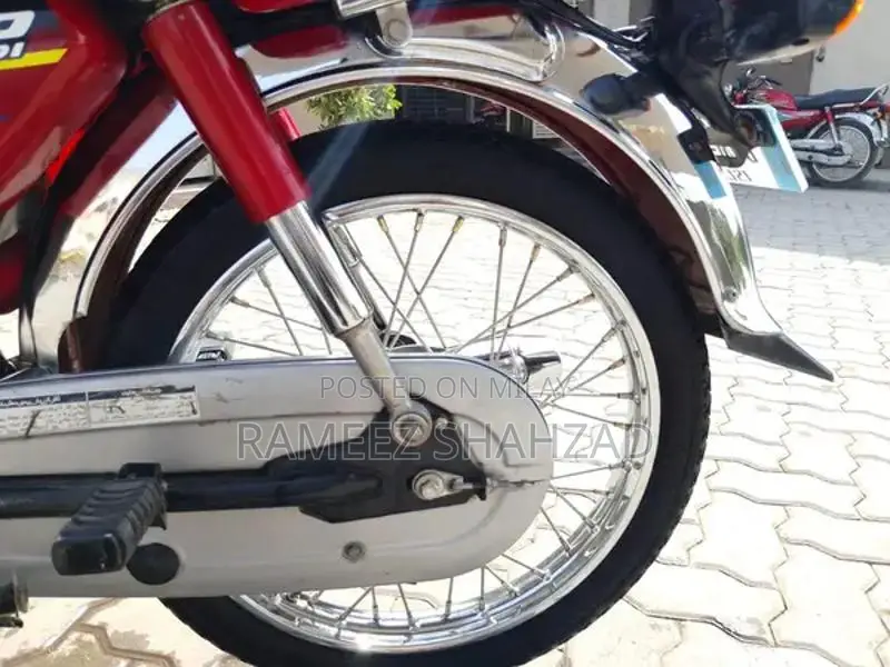 Honda CD70 Classic Motorcycle - Reliable Two-Wheeler