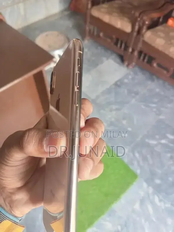 Used Mobile Phone in Lush Condition with Good Battery Health