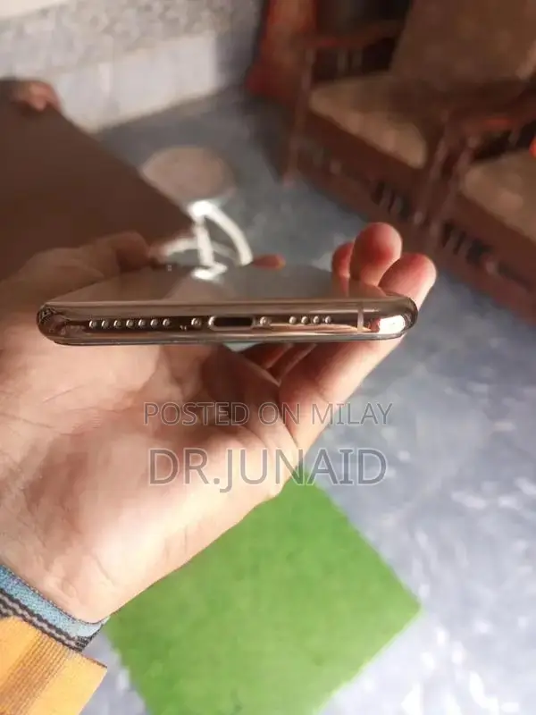 Used Mobile Phone in Lush Condition with Good Battery Health