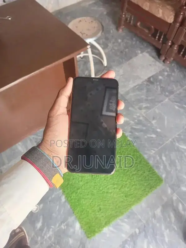 Used Mobile Phone in Lush Condition with Good Battery Health