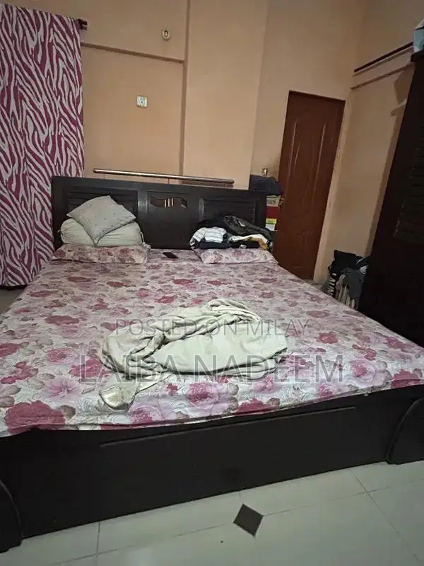 Wooden King Size Bedroom Set with Wardrobe and Dressing Table