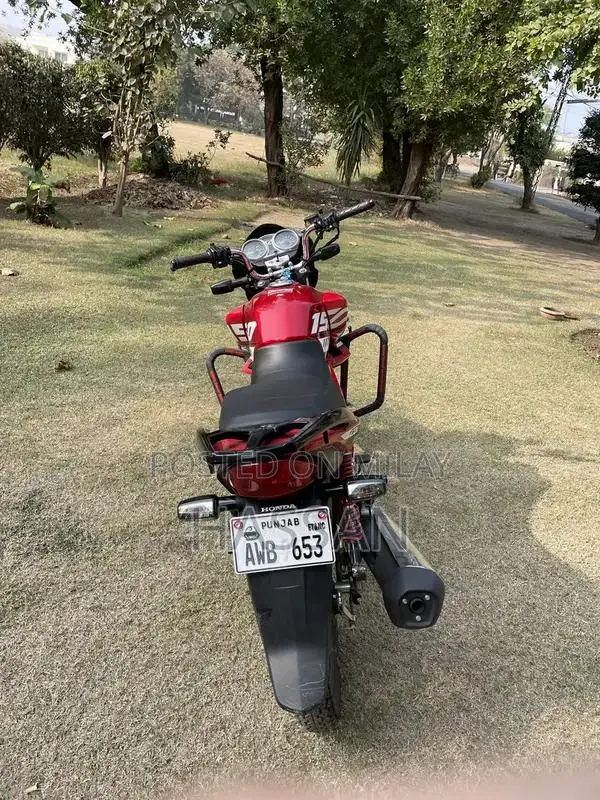 Honda CB 150F Motorcycle - Compact Urban Commuter