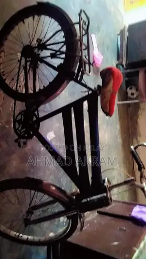 Photo - Versatile Bicycle - Perfect for Urban Commuting and Leisure Rides