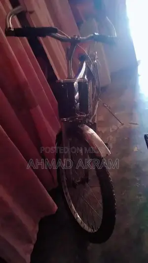 Versatile Bicycle - Perfect for Urban Commuting and Leisure Rides