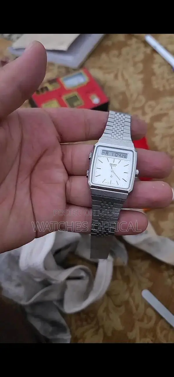 Seiko Digital Analog Hybrid Watch - Classic Timepiece Design