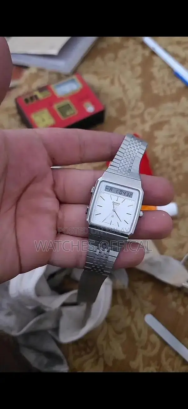 Seiko Digital Analog Hybrid Watch - Classic Timepiece Design