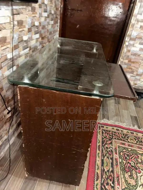 Wooden Mirror Computer Table with Sleek Modern Design