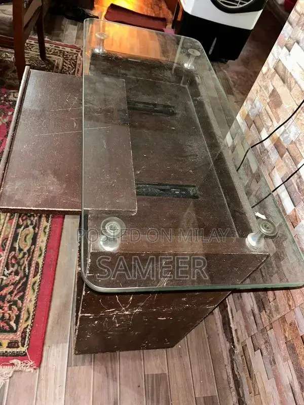 Wooden Mirror Computer Table with Sleek Modern Design