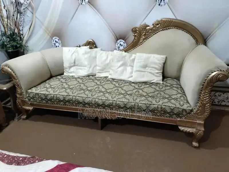 Lightly Used Bedroom Furniture Piece in Excellent Condition