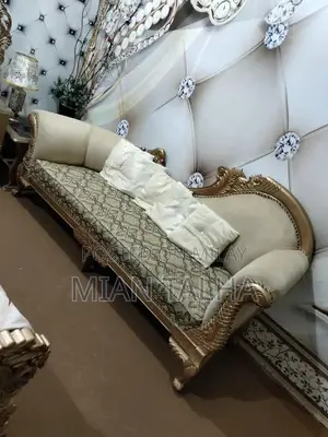 Lightly Used Bedroom Furniture Piece in Excellent Condition