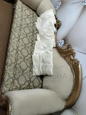 Lightly Used Bedroom Furniture Piece in Excellent Condition