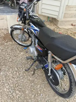 Honda 125 Motorcycle - Excellent Condition Single Cylinder Bike