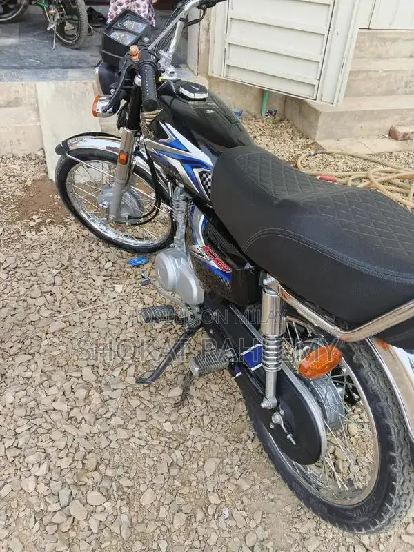 Honda 125 Motorcycle - Excellent Condition Single Cylinder Bike