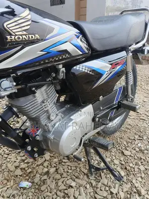 Honda 125 Motorcycle - Excellent Condition Single Cylinder Bike